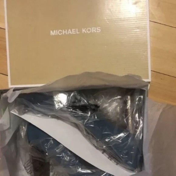 Michael Kors Flex Pump Suede Heel Dark Chambray - Picture 5 of 6